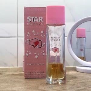 Parfym  - En parfym ifrån Star nature, cirka 30% kvar. Man får med originalförpackningen, som är lite sliten. Doften är Bubble gum💕