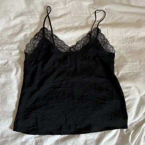 Spetslinne från hm - Jättefint skick, storlek xs!