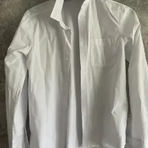 En fin vit skjorta från h&m