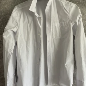 Skjorta - En fin vit skjorta från h&m