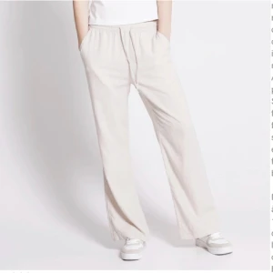 Linnebyxor  - Linnebyxor från lager 157. Jättesköna. Aldrig använda 