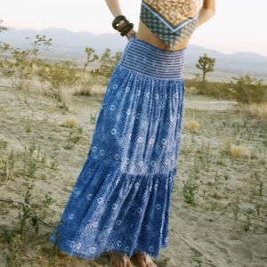 Zara kjol - Slutsåld så najs kjol från zara!😍Går att ha som klänning med