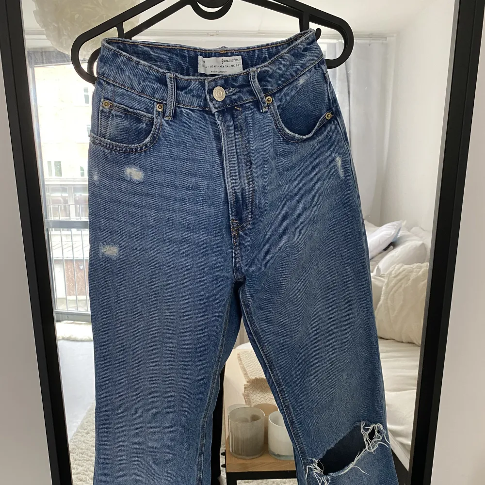 Bootcut jeans från stradivarius i storlek 34. I fint skick utan skador.. Jeans & Byxor.