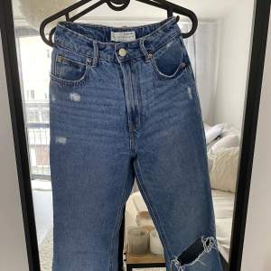 Bootcut jeans från stradivarius i storlek 34. I fint skick utan skador.