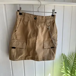 Cargo kjol från bershka