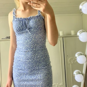 Sommrig klänning 💓 - Söt klänning nu till sommaren!  Strl XS ✨nästan aldrig använd, så i nyskick! 