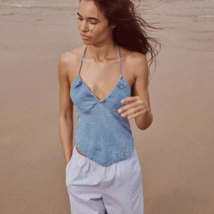 Zara topp - Superfin slutsåld zara halterneck topp, köpt för 329kr💕använd gärna köp nu!