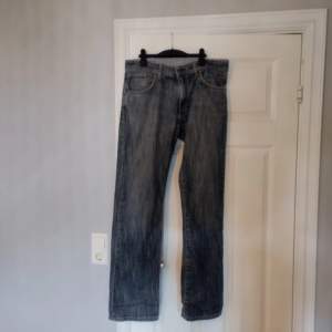 Säljer ett par snygga vintage jeans från Esprit som dessutom är custom made, i gott skick! Midja 44 cm Ytterben 109 cm Innerben 78 cm