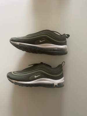 Nike air Max 97 säljes i nyskick. Använda ca 2 gånger 