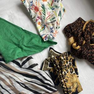 Säljer lite olika scarfs.  Grön: Lescarf köpt Sellpy  Blommig: Zara  Leopard: Zara  Randig & Guldig: loppisar 