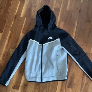 Nike tech fleece barn - Helt ny, pris kan diskuteras 