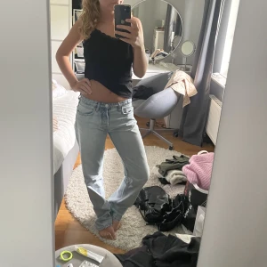 Lågmidjade jeans från zara - Jätte coola o snygga jeans!