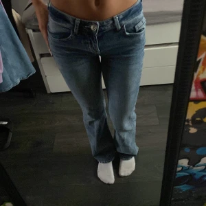 Lågmidjade jeans  - Lågmidjade jeans som liknar LTB, passar mig som är 168