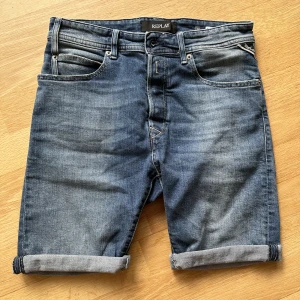 Replay jeansshorts - Ett par jeansshorts från replay i fint skick!