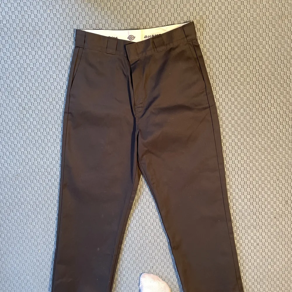 Dickies Byxor i storlek W30. 200 spänn och dom är dina. . Jeans & Byxor.