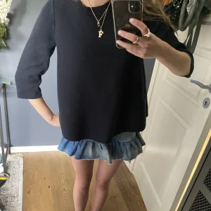 Stickad T-shirt  - Stickad trekvart T-shirt från COS!!