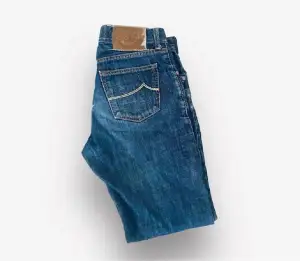 Väldigt snygga Jacob Cohem jeans i storlek 31. Jeansen kostar 6000 kronor nya. Skick 9/10
