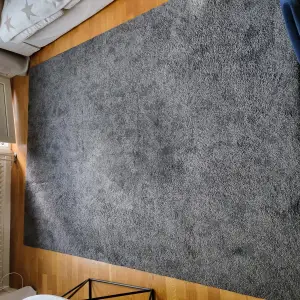 240×170 cm  Bra matta till vardagsrummet. Ej slitet!  Haft rumsren katt. :)