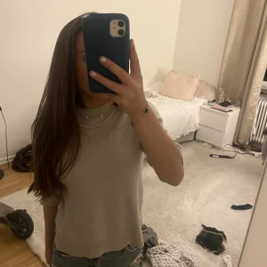 Trekvartsarmad tröja  - Säljer denna trekvartsaemade cashmear tröjan från carin wester köpt för 600 säljer för 220 storlek XS kan mötas!❤️