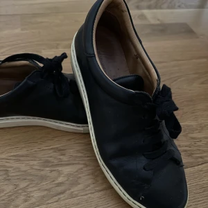 By malene Birger skor  - Storlek 37 fint skick nypris 2000 kr säljes för 350 kr. Skorna är i läder. 
