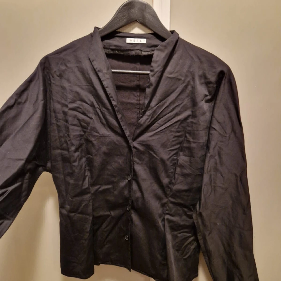 Svart blus/skjorta  - 90