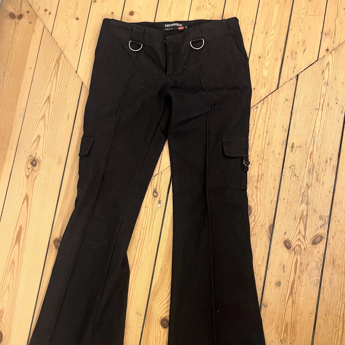 Svarta cargobyxor  - 90