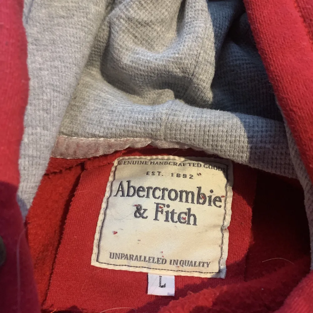 hoodie från abercrombie fitch, strl L i barnstorlek så skulle säga att den är i strl S, fint skick . Hoodies.