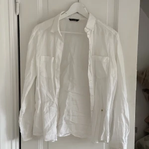 Linneskjorta från Massimodutti - Linneskjorta från Massimodutti, storlek saknas men passar XS/S🤩🤩
