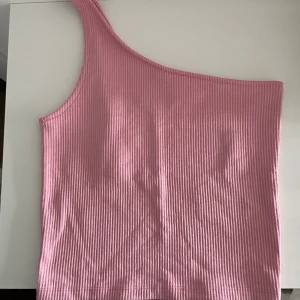 Rosa topp - Från Gina. Endast använd ca 3/4 gånger 