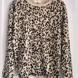 Säljer denna tunna leopard tröjan 🫶🏼 