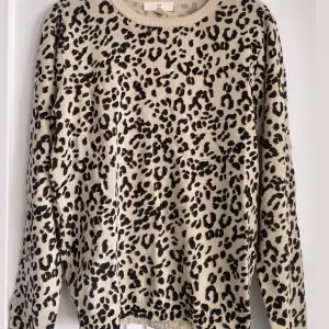 Säljer denna tunna leopard tröjan 🫶🏼 