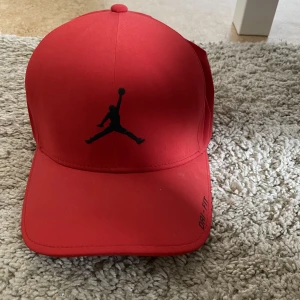 Jordan keps - Jordan keps (Nike). Köp flera kepsar ihop för billigare pris. 
