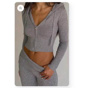 Destiny set, färg grå - Destiny set storlek M, det är ändast provat säljer pågrund av fel storlek. Nypris 1350kr jag säljer för 750kr inkl frakt.