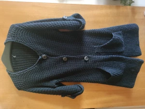 Stickad tröja - Stickad tröja med fickor.  3kvsrts örm.  Bra skick. 