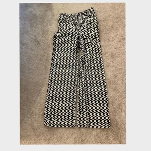 Mönster jeans - Ascoola jeans från hm dock försmå för mig så säljer vidare! Köparen står för frakten!