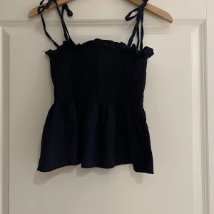 Fint linne - Säljerdenna fina topp från shein, inte så andvänd bara någon gång inte sliten ingen defekt!