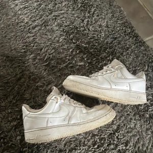 Air force 1 skor N - Fina skor i skick 5/10 ny pris 1300kr på Nikes hemsida 😊