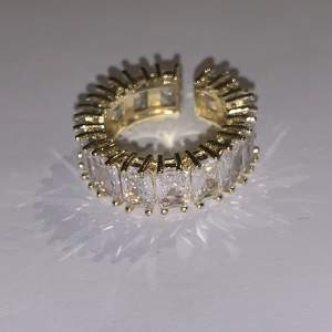Trendig justerbar guldpläterad ring som accessoar! klicka gärna på köp nu eller kontakta! 🌸🌺💐🌷
