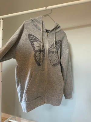 Hoodie - Super fina, o i bra skick, andvändning fåtal gånger 🌟