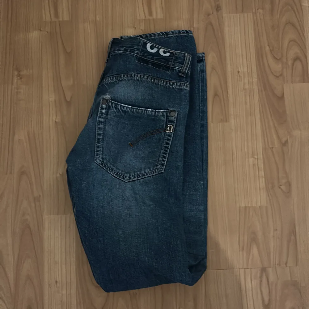Ett par fina dondup jeans i storlek 32!. Jeans & Byxor.