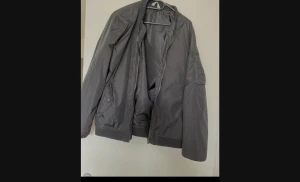 Nyskick herrjackor från Jack and Jones strl 37 - Jacka från Jack and Jones  Nyskick  Strl s  Herr  FRI FRAKT FRAM TILL SÖNDAG KVÄLL🤩👏👏