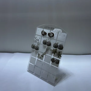 Örhängen  - Dessa örhängen kan inte gå fel! 49kr styck och 360kr för alla 9 paren 