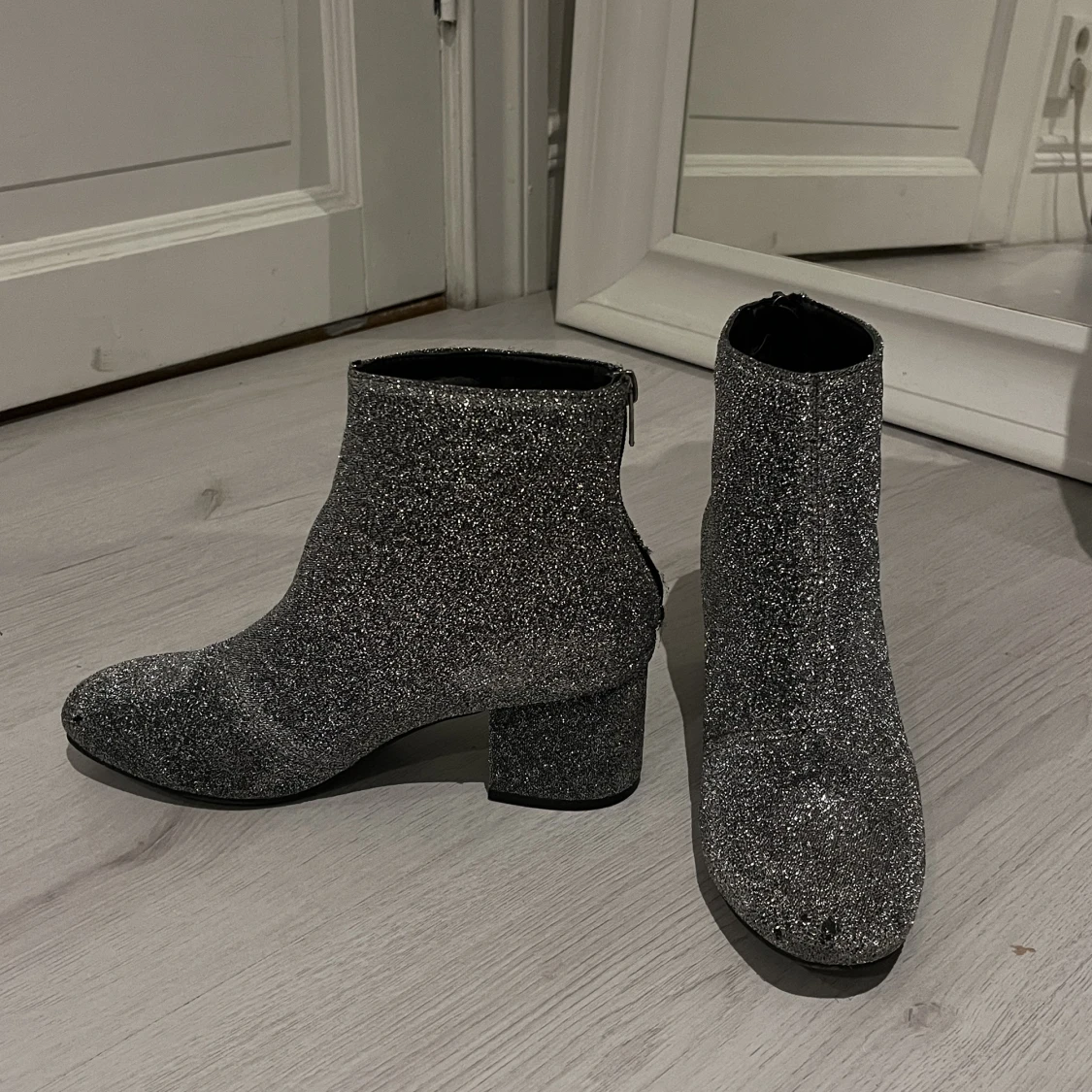 Glittriga klackskor - 90