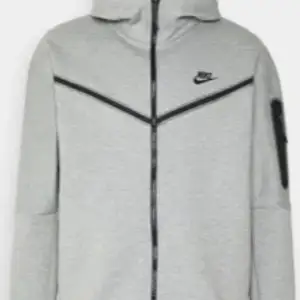 Helt ny Nike tech fleece 650kr