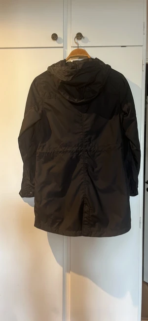 Höstjacka - Oanvänd Höstjacka från stadium. 