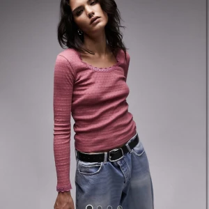 Rosa topp med långa ärmar  - Nyskick, aldrig använt. Köpt från ASOS, missade returtiden.