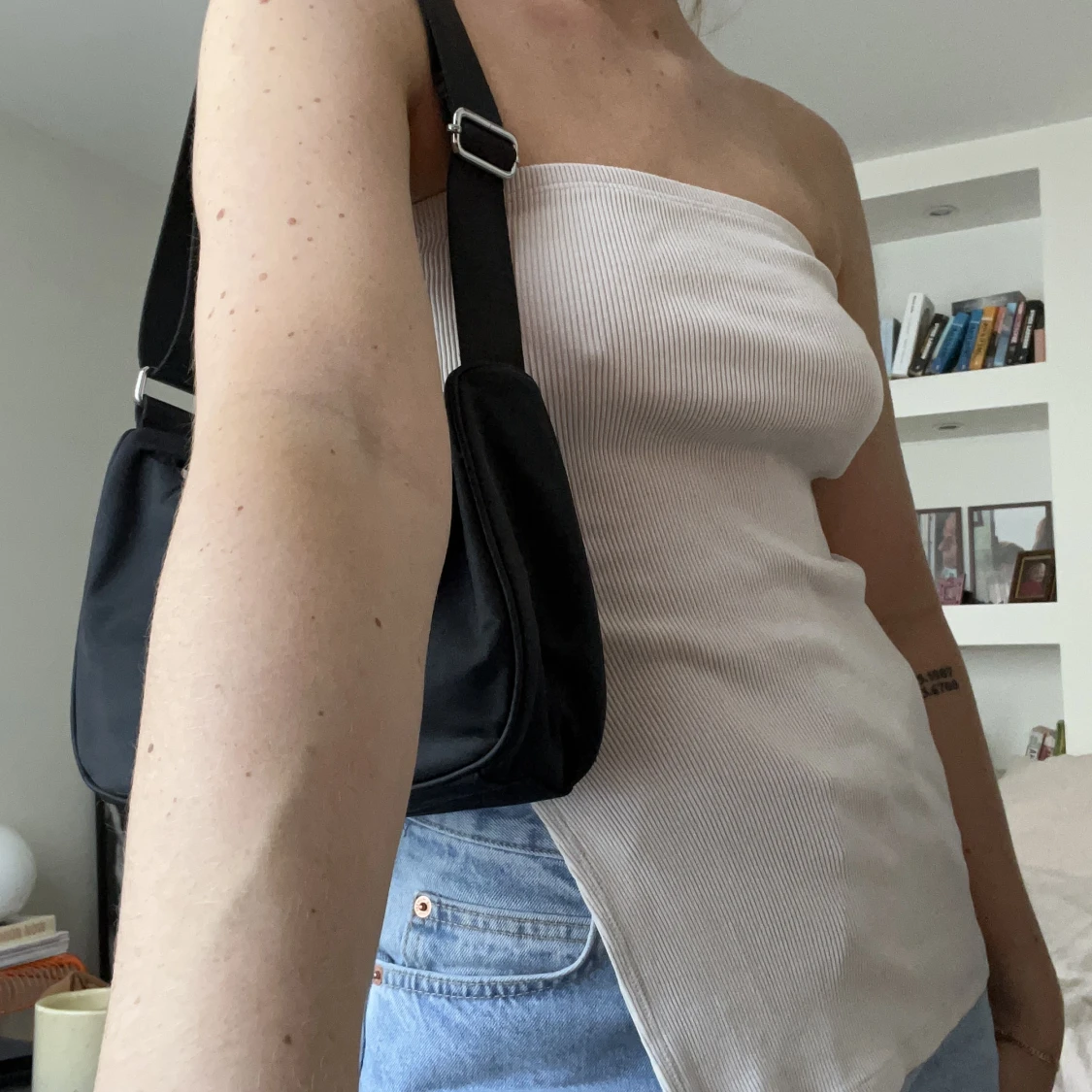 Handväska i svart nylon