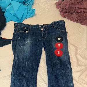Dsq2 jeans - Dsq2 jeans passar folk med M  Dsq2 Italian size 52