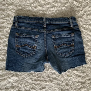 Vintage jeans shorts - Såå snygga men säljer då de inte riktigt passar, storlek 36, bra skick❤️