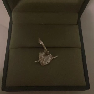 Maria nilsdotter örhäbge  - Nypris är 2300